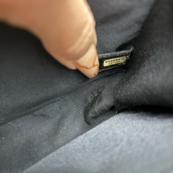 Authentic Chanel Caviar Quilted Médium Boy Flap Bag in Navy Blue - Picture 5 of 13